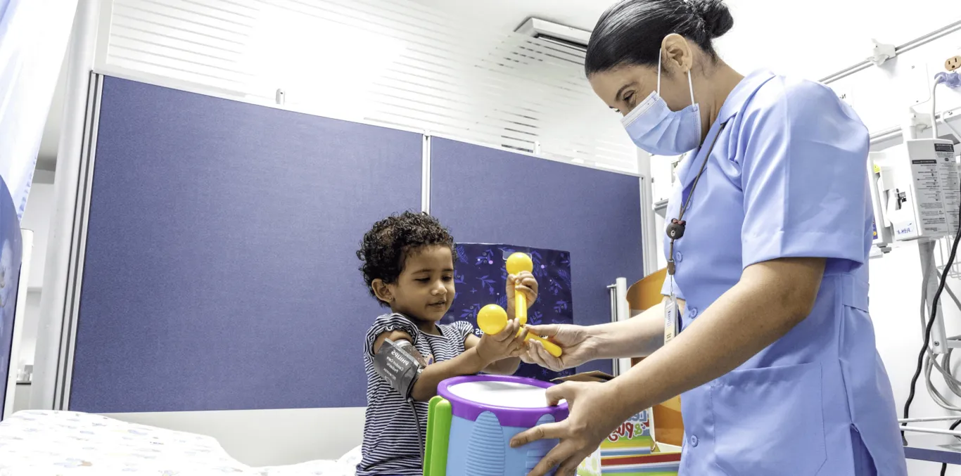 atención a niño en clinica sebastian de belalcazar