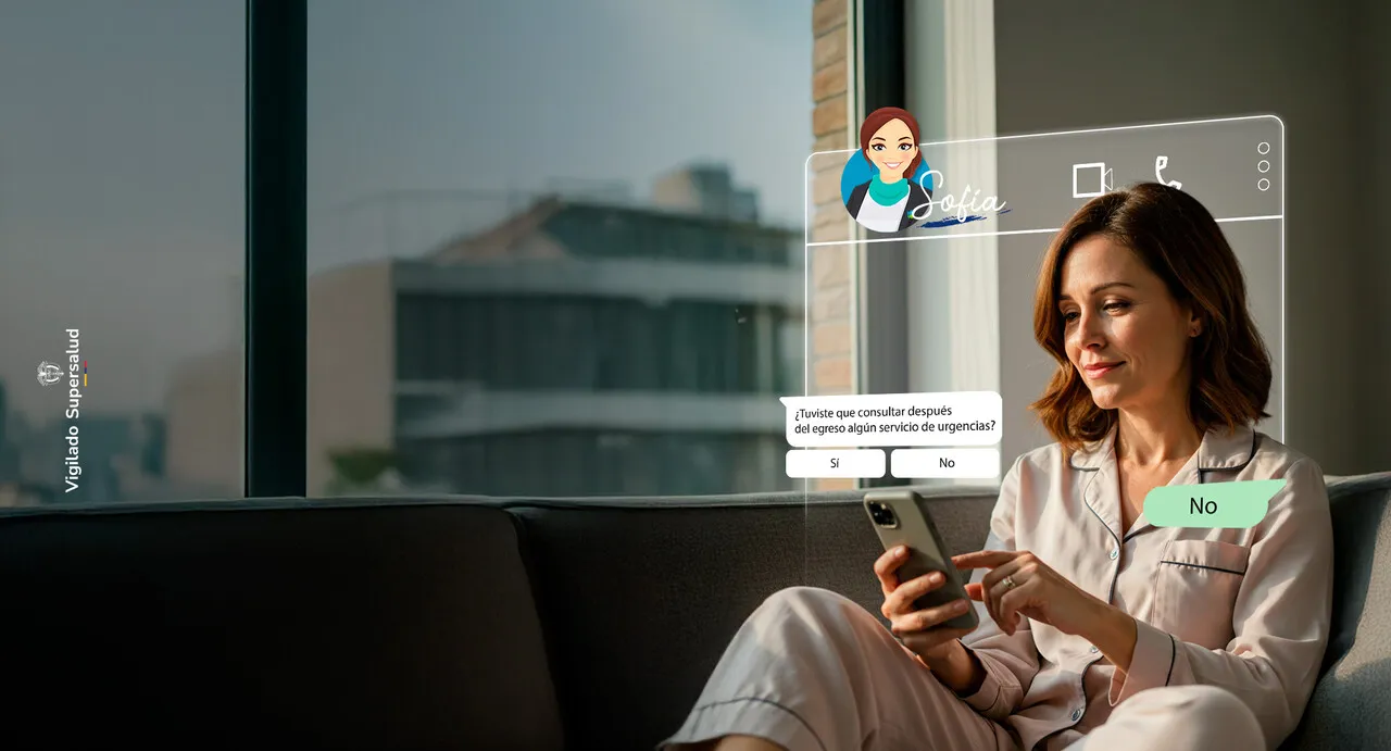 Paciente usa su celular para recibir acompañamiento del chatbot Sofía de Sebastián de Belalcázar tras el egreso.